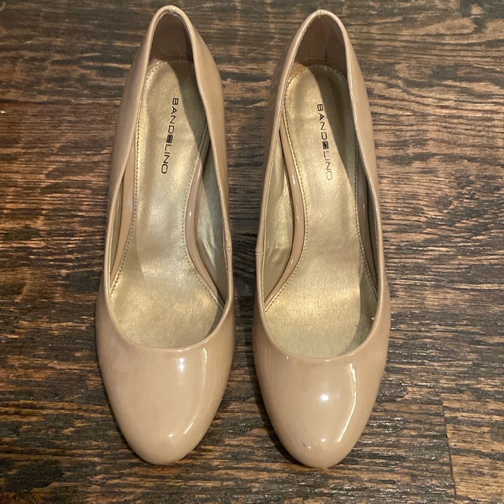 Nude Pumps
